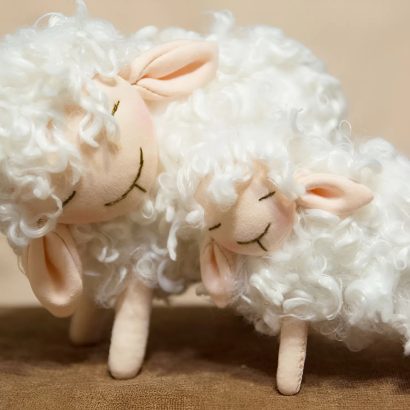 Сувенірна авторська м'яка іграшка біла кудрява вівця - велика!