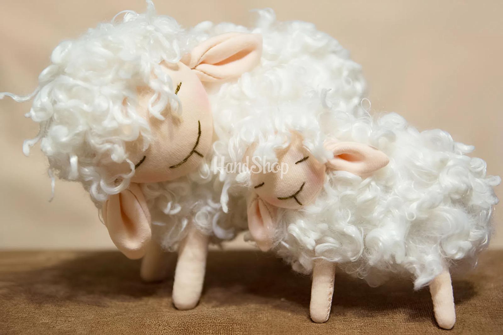 Сувенірна авторська м'яка іграшка біла кудрява вівця - велика! Сувенірна авторська м'яка іграшка біла кудрява вівця - велика!