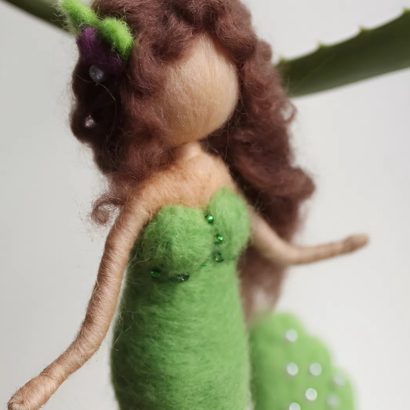 Сувенірна лялька підвіска казкова русалонька з шерсті