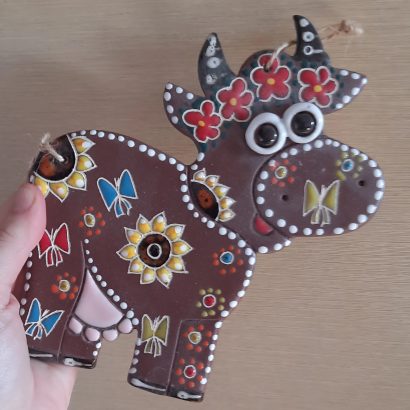 Декоративна керамічна настінна дитяча підвіска панно корівка