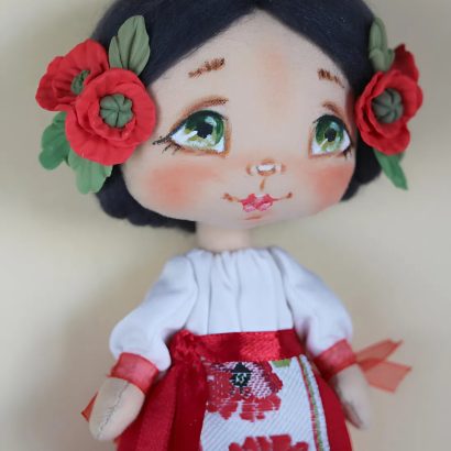 Маленька лялька текстильна інтер'єрна україночка з маками
