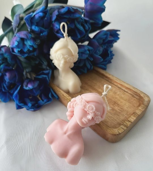 Сувенірна свічка дівчинка весна з соєвого воску (на вибір!)