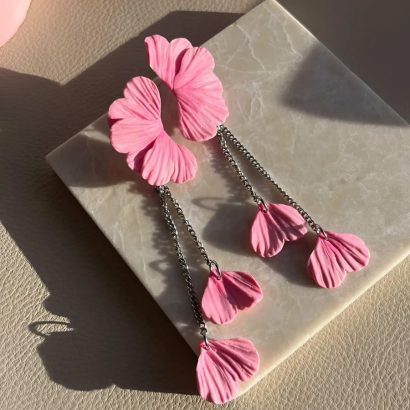 Авторські довгі сережки рожеві пелюстки полімерна глина