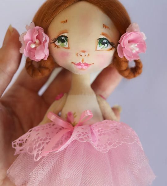 Дитяча лялька іграшкова балерина у пишній рожевій сукні