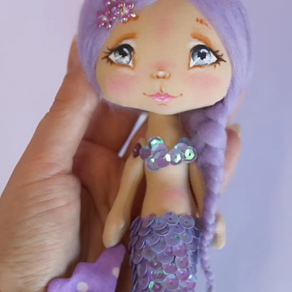 Сувенірна міні лялька русалонька з фіолетовим волоссям