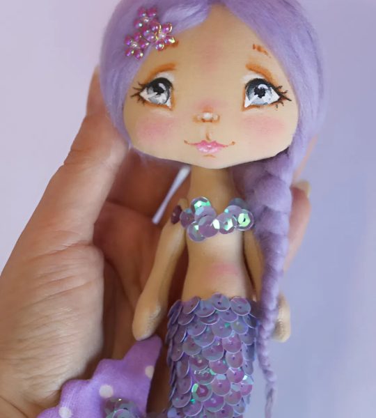 Сувенірна міні лялька русалонька з фіолетовим волоссям