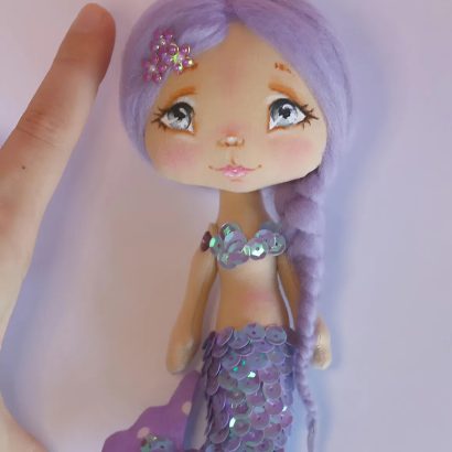Сувенірна міні лялька русалонька з фіолетовим волоссям