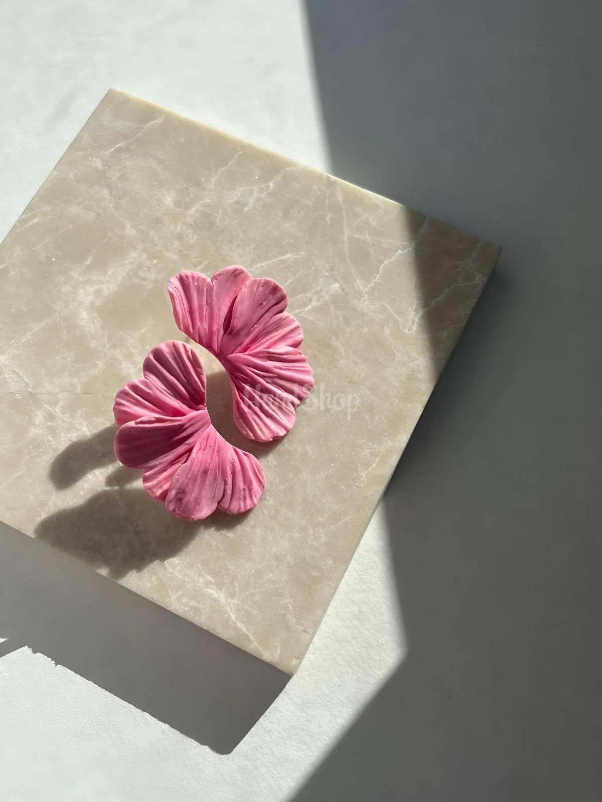 Авторські сережки рожеві пелюстки полімерна глина Авторські сережки рожеві пелюстки полімерна глина