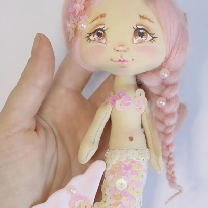 Сувенірна маленька лялька русалонька хвіст з паєток