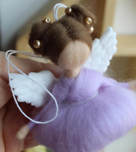 Сувенірна авторська лялька ангел підвіска у фіолетовій сукні