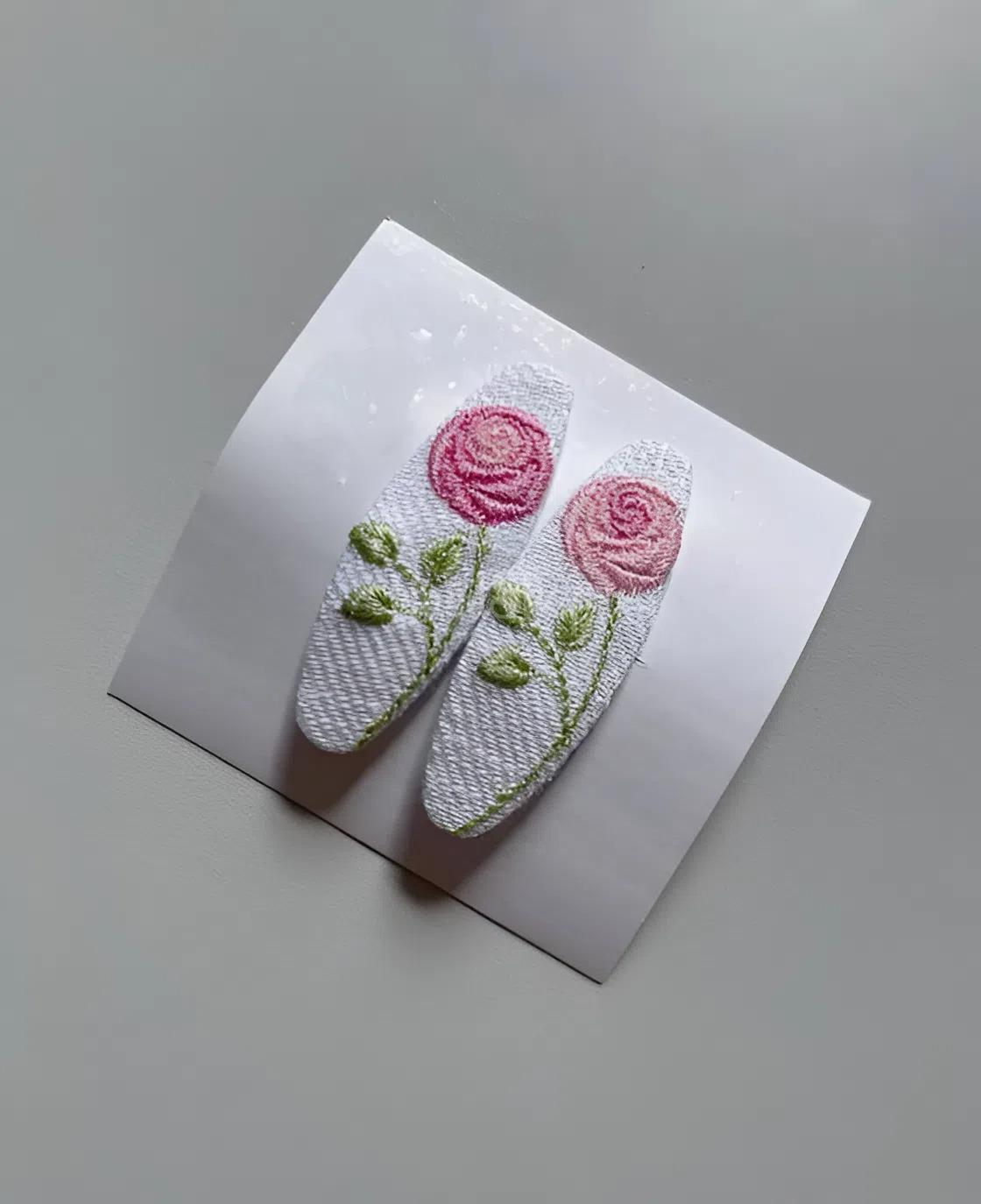 Дитячі заколки для волосся вишивка ніжно рожеві троянди Дитячі заколки для волосся вишивка ніжно рожеві троянди