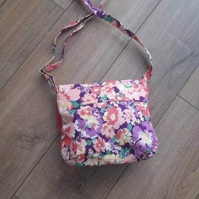 Жіноча сумочка з тканини на магнітній кнопці квіти