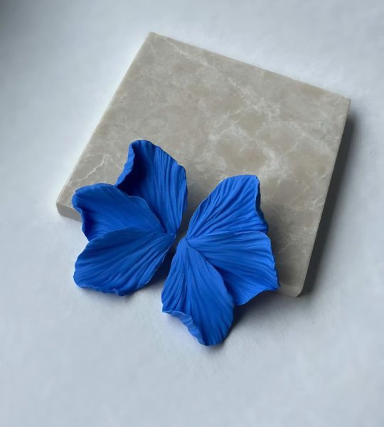 Авторські сережки сині пелюстки полімерна глина