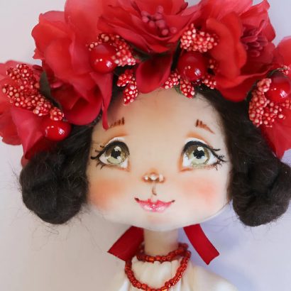 Сувенірна лялька україночка у сукні з червоним віночком