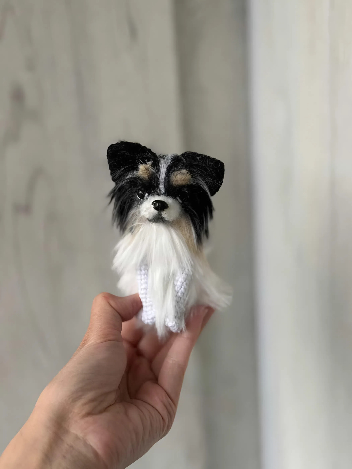 Хендмейд в’язана іграшка песик чіхуахуа довгошерстий мініатюра сувенір декоративна фігурка подарунок любителям тварин