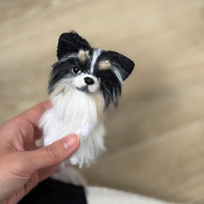 Авторська в’язана іграшка песик чіхуахуа довгошерстий