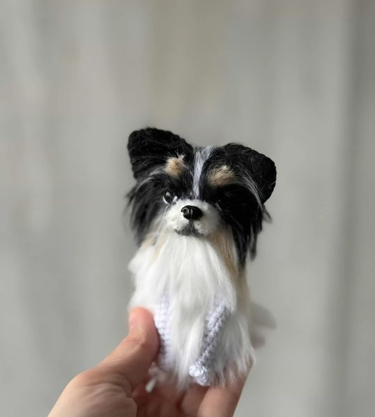 Авторська в’язана іграшка песик чіхуахуа довгошерстий