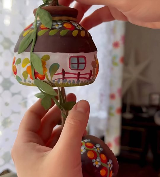 Керамічна підвіска українська хатинка петриківський розпис