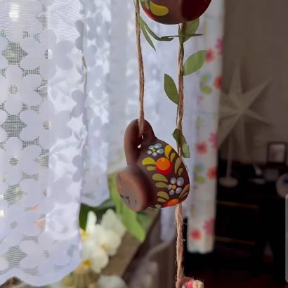 Керамічна підвіска українська хатинка петриківський розпис