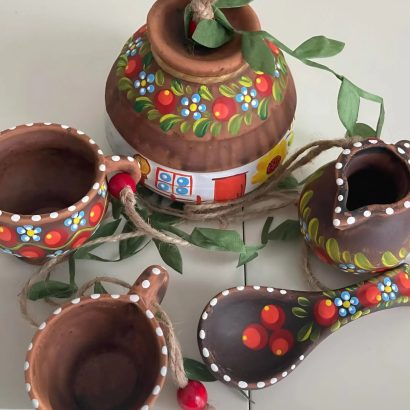 Керамічна підвіска українська хатинка петриківський розпис