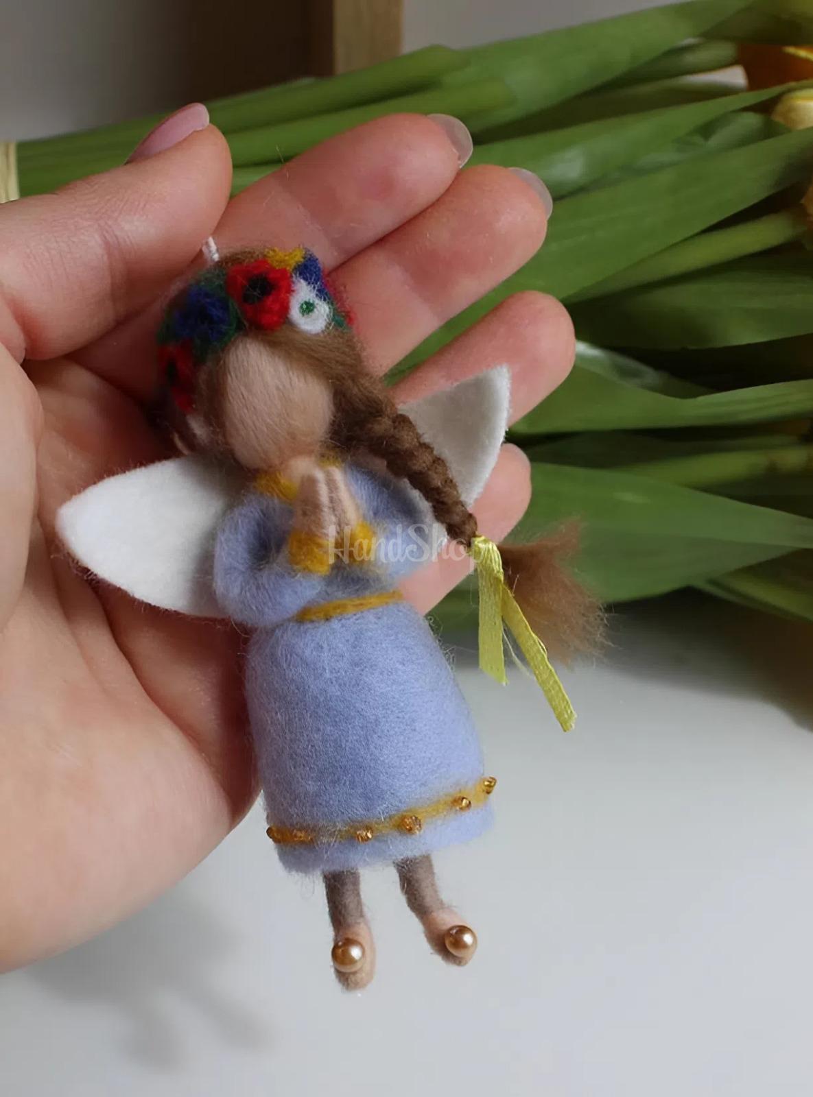 Сувенірна міні лялька підвіска янгол кияночка у сукні Сувенірна міні лялька підвіска янгол кияночка у сукні