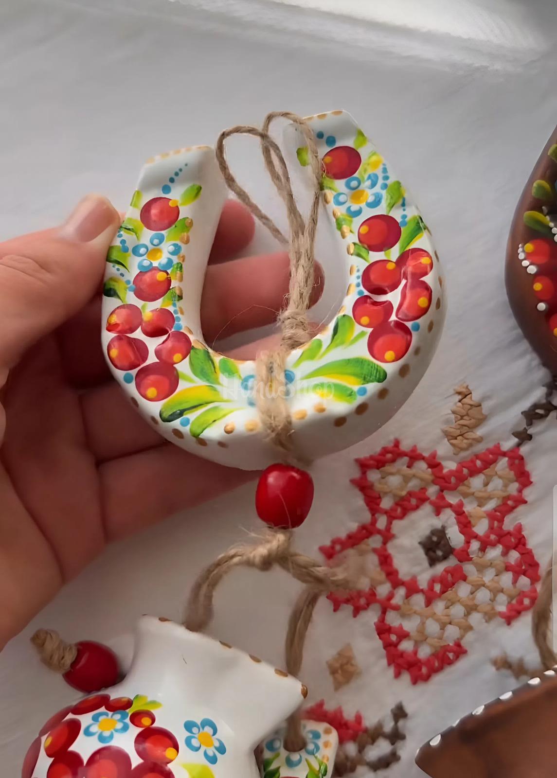 Керамічна підвіска підкова з петриківським розписом (на вибір!) Керамічна підвіска підкова з петриківським розписом (на вибір!)