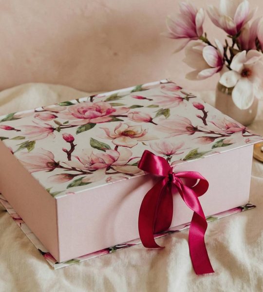 Велика подарункова коробка для одягу, солодощів, пляшок