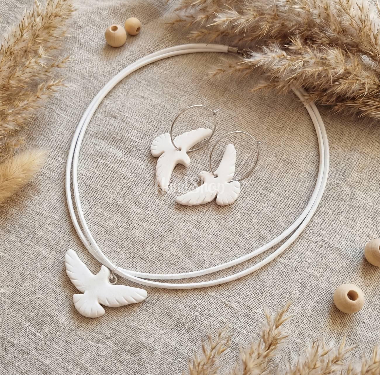 Набір прикрас сережки та кулон пташки голубки зі глини Набір прикрас сережки та кулон пташки голубки зі глини