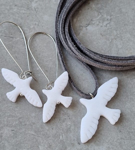 Комплект сережки та кулон голубки з полімерної глини