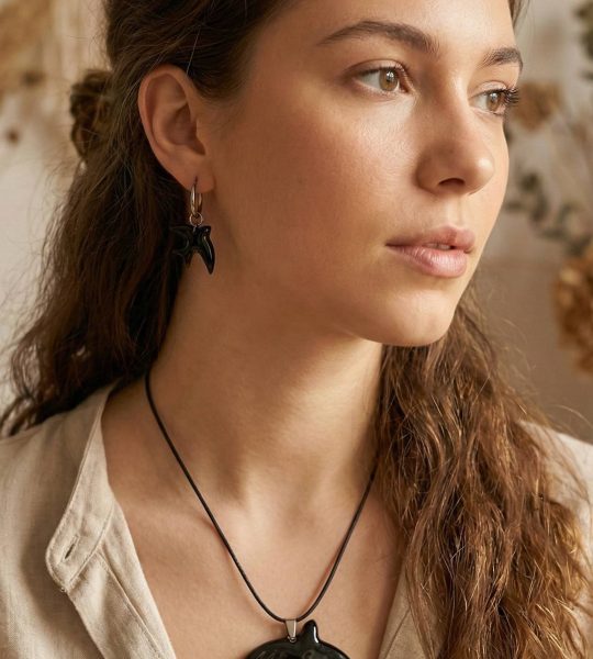 Набір прикрас сережки та кулон чорні ластівки глина на шнурі