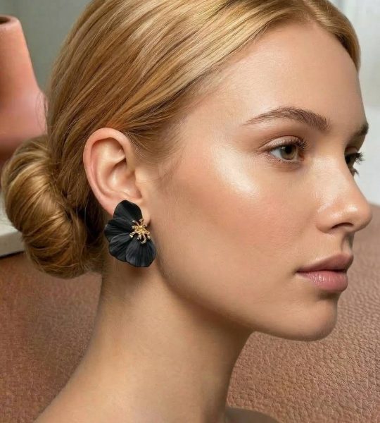 Стильні великі сережки чорна квітка половинки глина