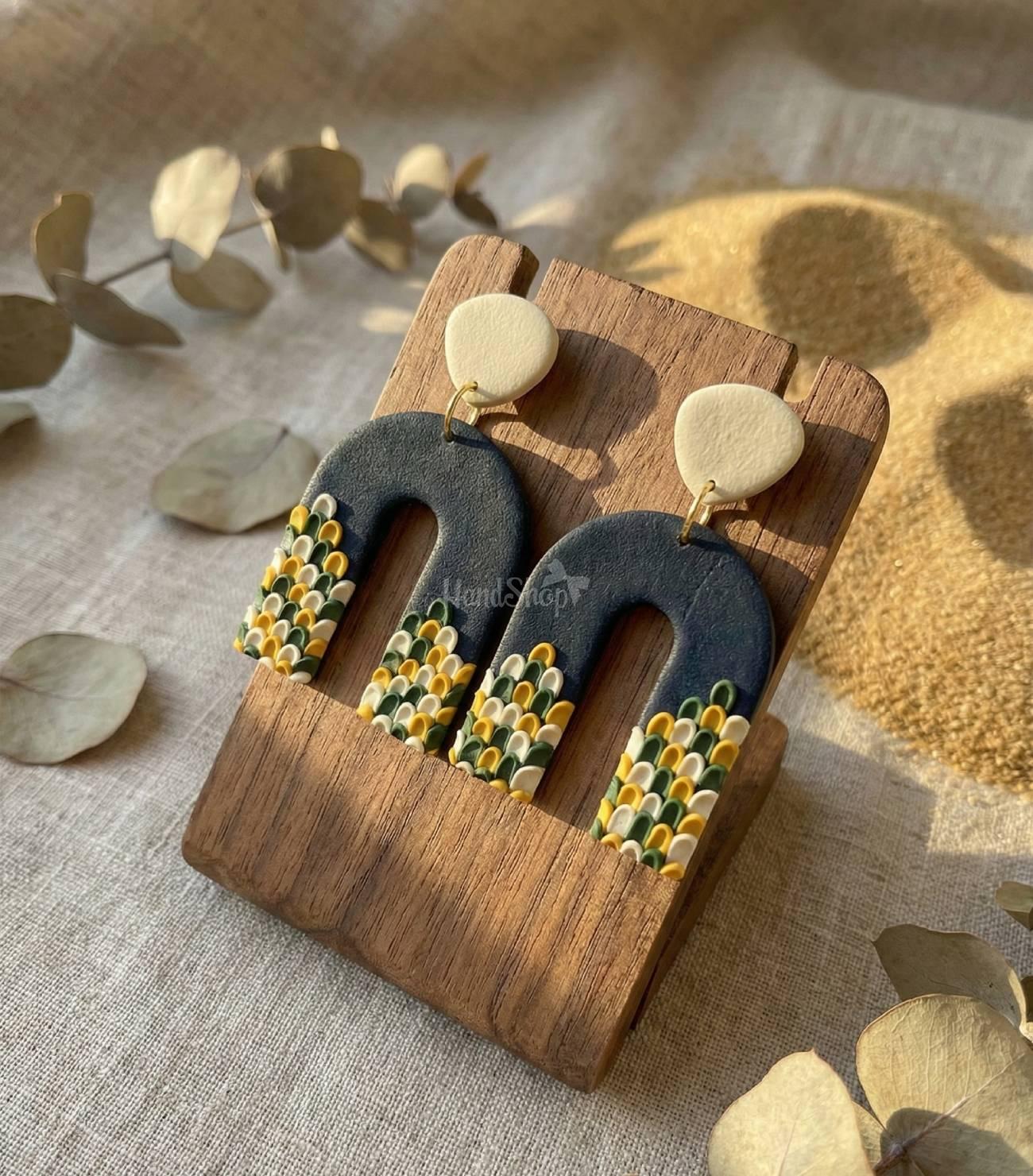 Стильні авторські жіночі сережки ручна робота глина Стильні авторські жіночі сережки ручна робота глина