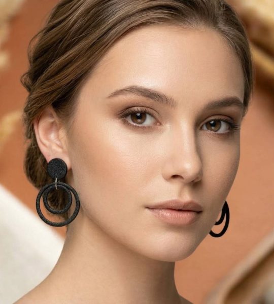 Жіночі чорні круглі сережки з полімерної глини