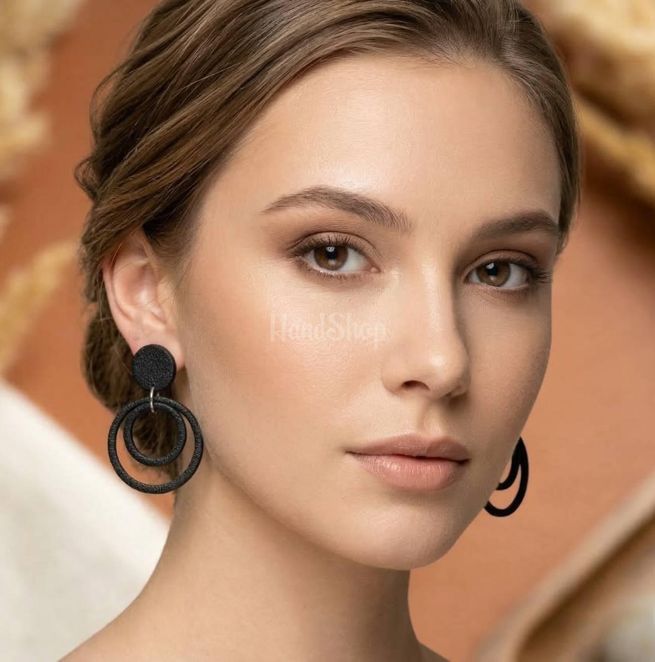 Жіночі чорні круглі сережки з полімерної глини Жіночі чорні круглі сережки з полімерної глини