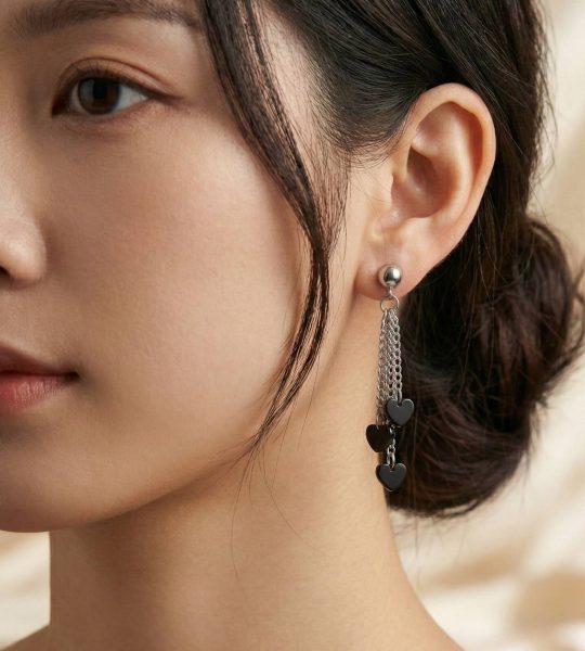 Довгі сережки міні чорні сердечка на ланцюжку глина