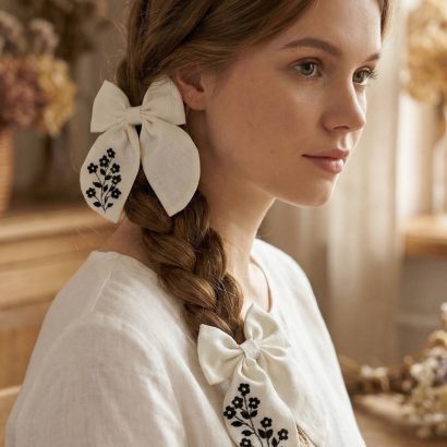 Пара дитячих бантів ручна вишивка чорні квіти, льон 2 шт