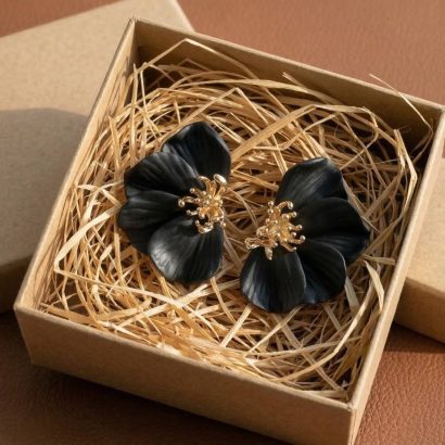 Стильні великі сережки чорна квітка половинки глина