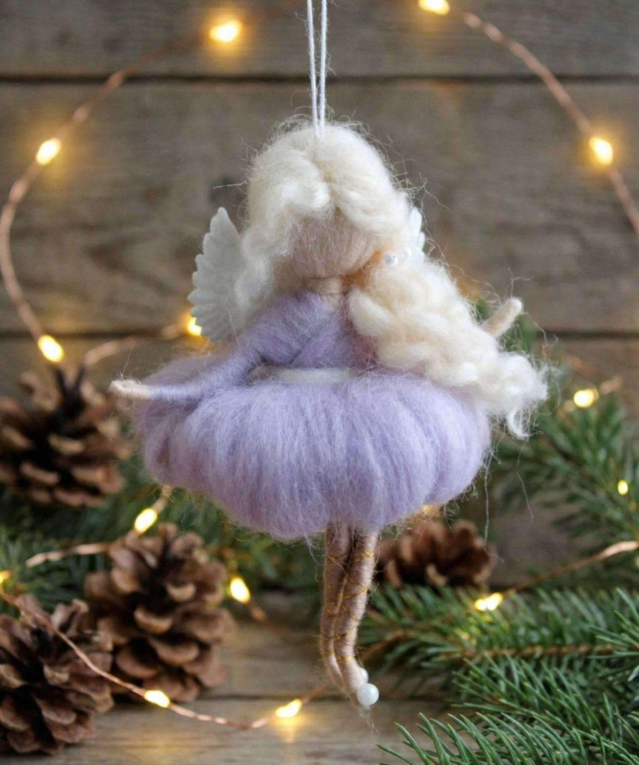 Сувенірна лялька ангел білявка кудрява підвіска вовна Сувенірна лялька ангел білявка кудрява підвіска вовна