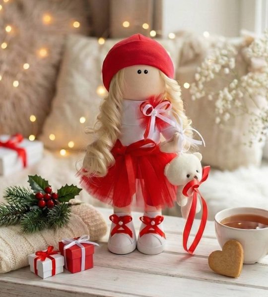 Ігрова текстильна лялька тільда білявочка кудрява Валентинка