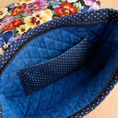 Жіноча сумочка з довгою шлейкою на кнопці з тканина квіти фіалки