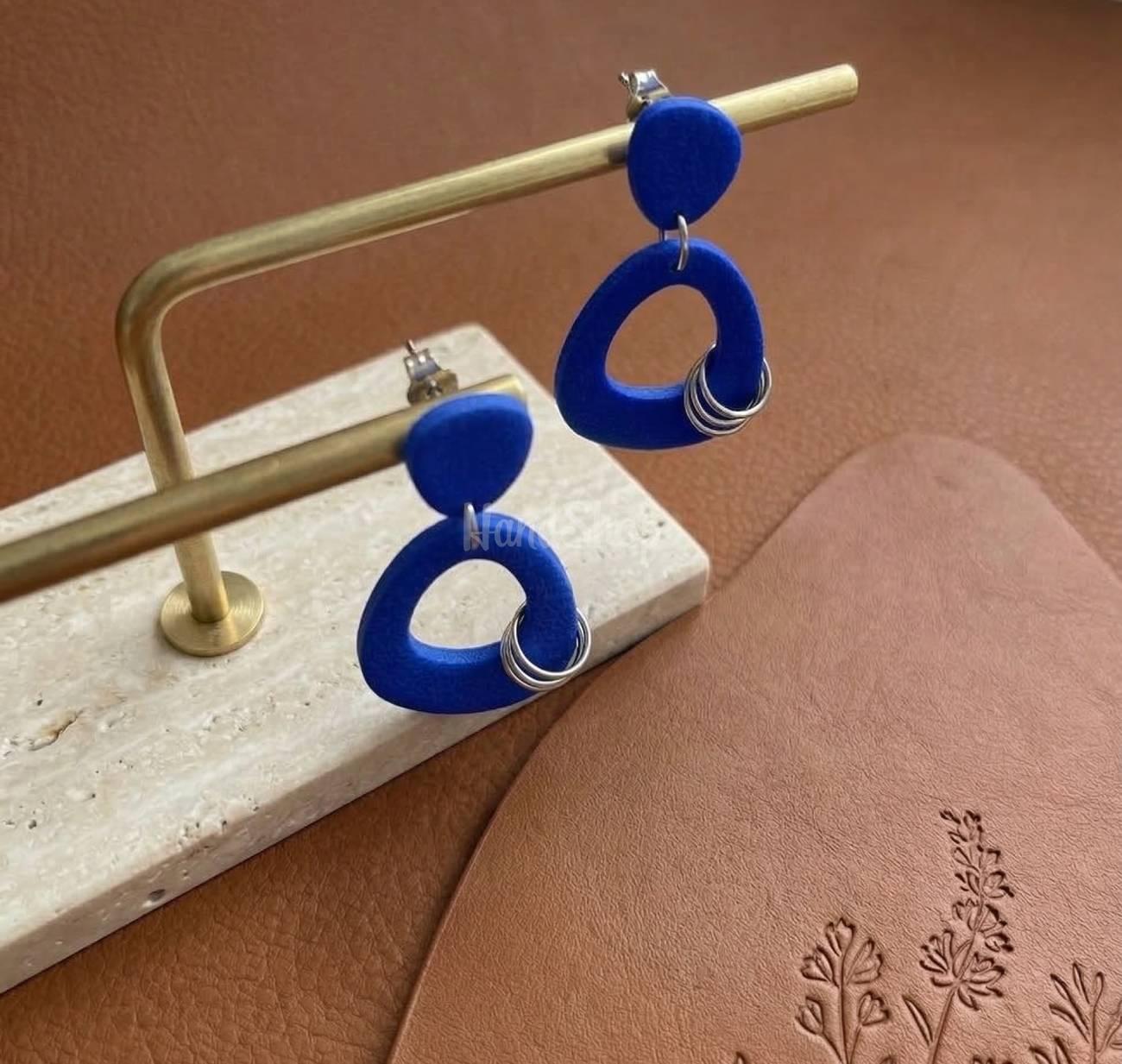 Жіночі геометричні сині сережки з полімерної глини Жіночі геометричні сині сережки з полімерної глини