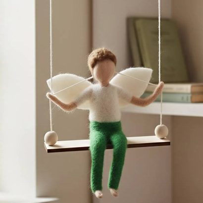 Лялька хлопчик валентин ангел підвіска з шерсті на качельці