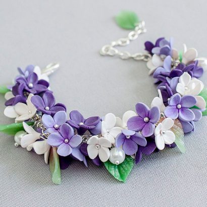 Цветочный женский браслет из глины своими руками сирень
