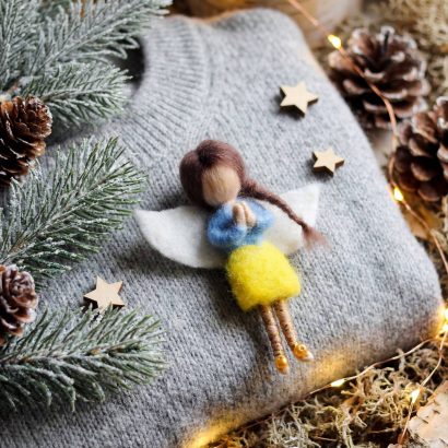 Авторська брошка лялька янгол UKRAINE сувенір із шерсті