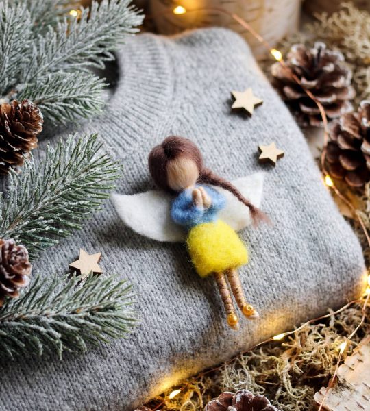 Авторська брошка лялька янгол UKRAINE сувенір із шерсті