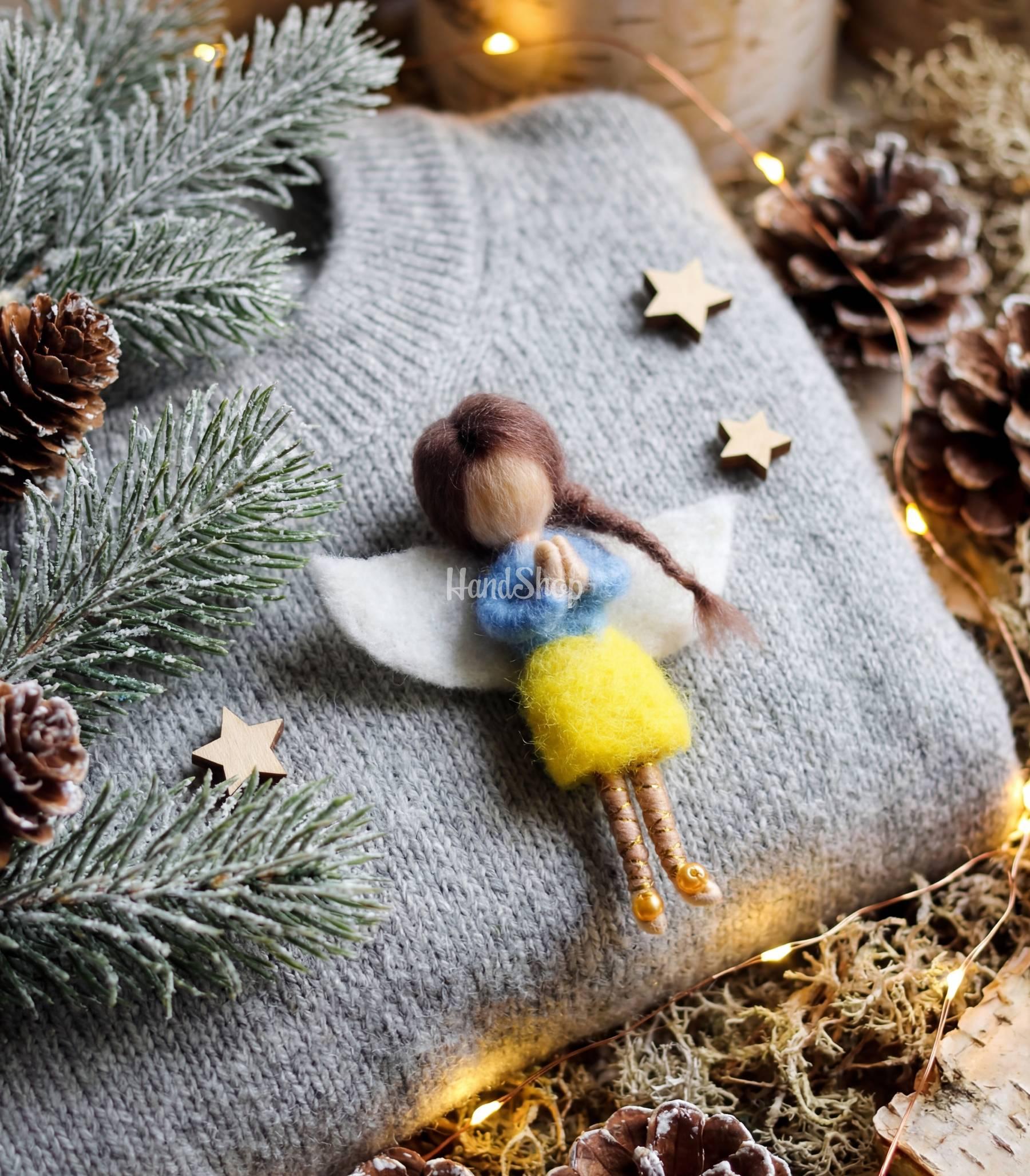 Авторська брошка лялька янгол UKRAINE сувенір із шерсті Авторська брошка лялька янгол UKRAINE сувенір із шерсті