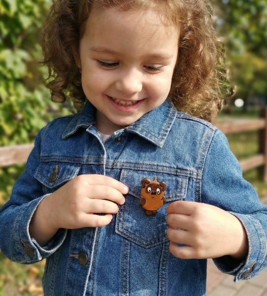 Дерев’яна сувенірна дитяча брошка вінні пух ручний розпис