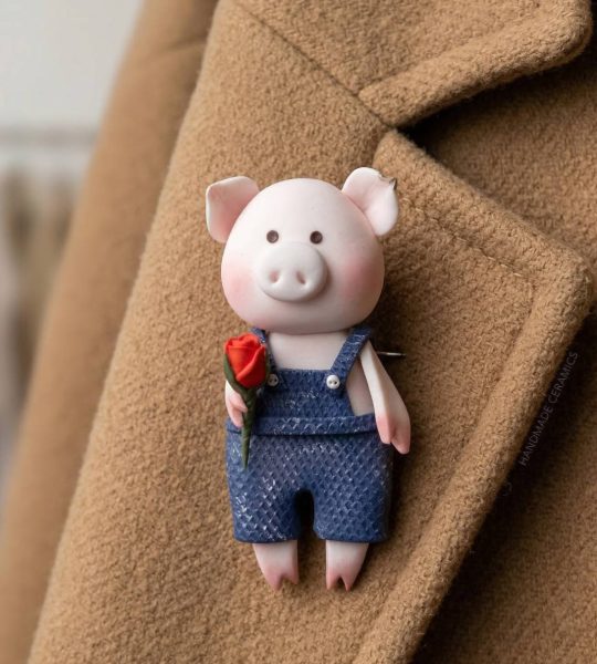 Сувенір магніт свинка валентин джентльмен троянда глина 2026