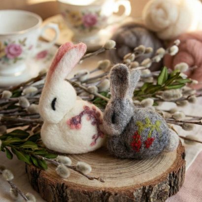 Брошка білий кролик зайчик сувенір на Великдень 2025