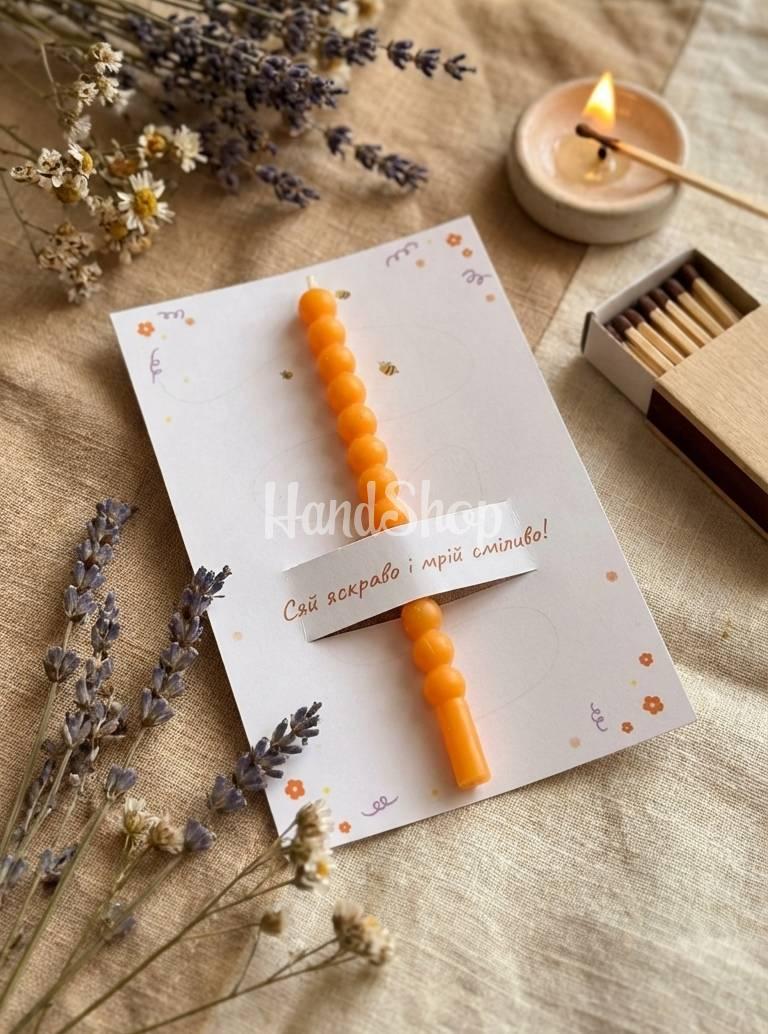 Святкова листівка 12 х 8 см зі свічкою, сірником та чиркалом Святкова листівка 12 х 8 см зі свічкою, сірником та чиркалом